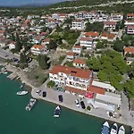 Apartment Lana *