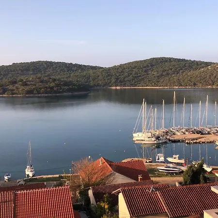 Lana Apartman Tisno