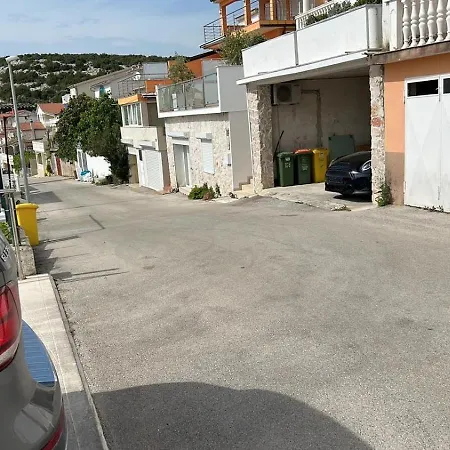 Lana Apartman Tisno